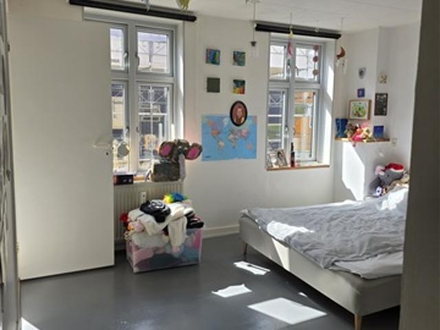 2 værelse, bad og delt køkken udlejes, København V, København