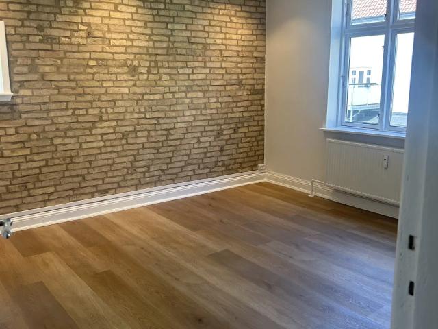 2 værelse i centralt i vestbyen i hyggelig gård
