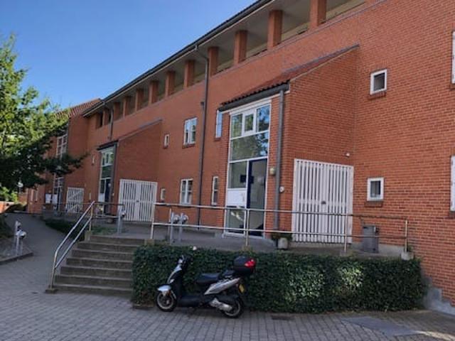 2 værelses lejlighed med altan og kælderrum