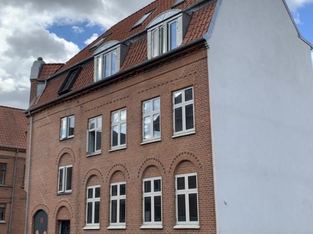 2 værelses lejlighed på 77m2 med altan
