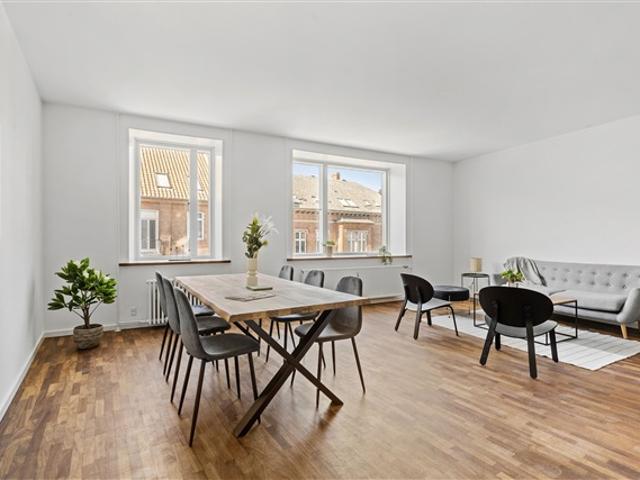 2 værelses lejlighed på 87 m2, Odense C, Fyn