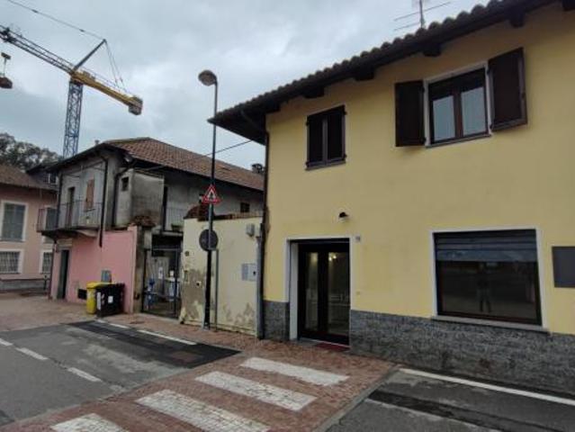 2 Vetrine in affitto a Beinasco