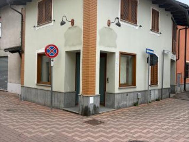 2 Vetrine in affitto a Beinasco