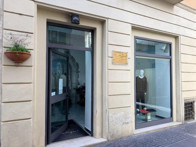 2 Vetrine in affitto a Potenza