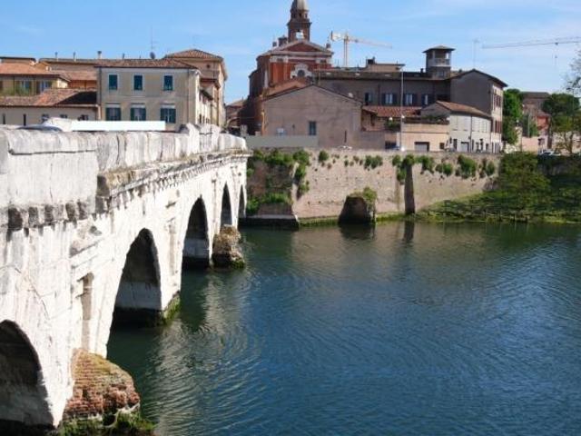 2 Vetrine in affitto a Rimini