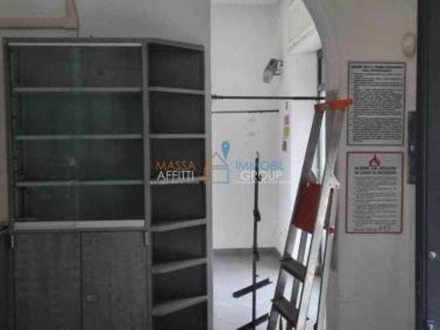 2 Vetrine in vendita a Carrara