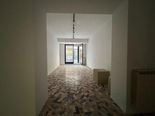 2 Vetrine in vendita a Sarzana