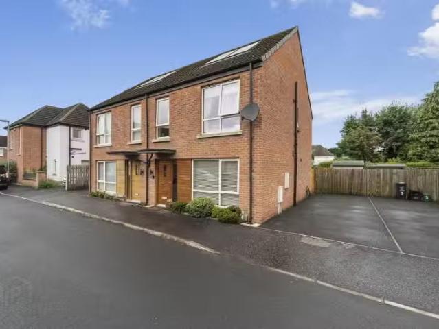 2 Victoria Close