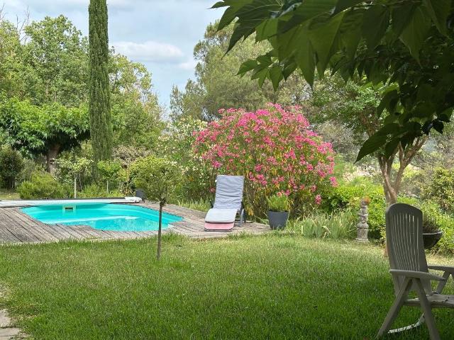 2 Villas avec beau terrain et piscine 230m² Cépie