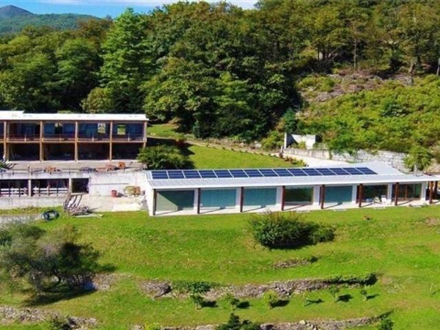 2 Villen mit herrlicher Seesicht und grossem Umschwung 2 Ville con vista Lago e grande terreno