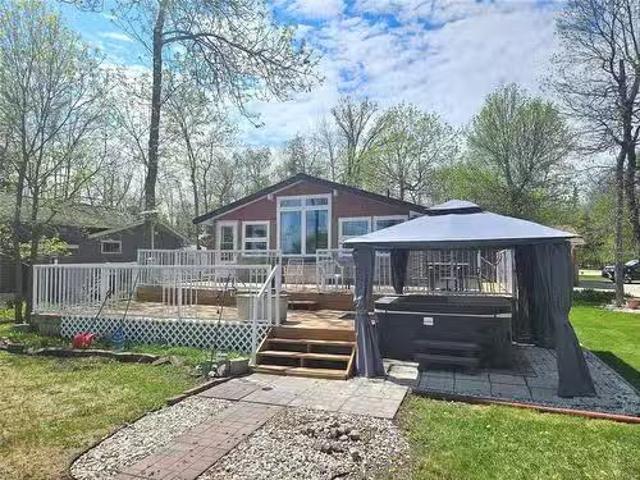2 Weeping Birch Avenue, Gimli Rm, MB, R0C 0M0 house for sale.