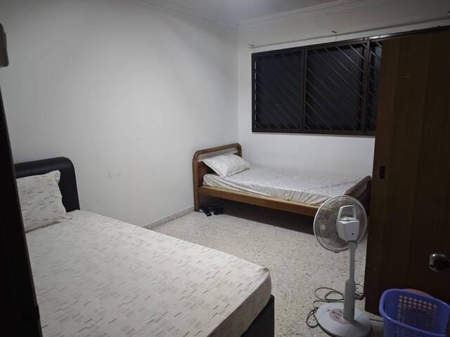 2 x Common Room @ Jurong West St 41 BLK 476! SINGLE LADY OWNER!