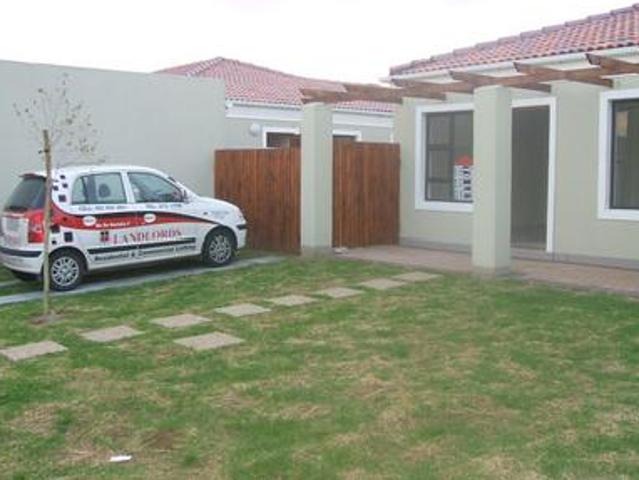 2 x bedroom townhouse for sale