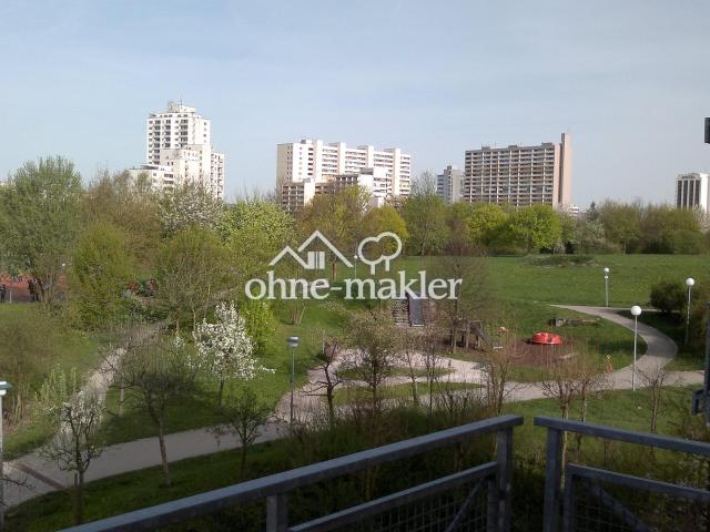 2 ZW, 3. OG/DG, TG, Leonberg am Stadtpark,FW,ruhige Lage,Bad mit Wanne