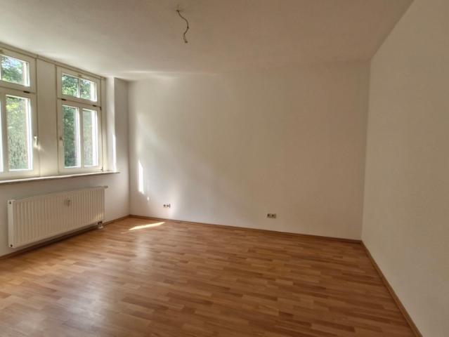 2 Zimmer Wohnung mit EINBAUKÜCHE und TAGESLICHTBAD zu vermieten!