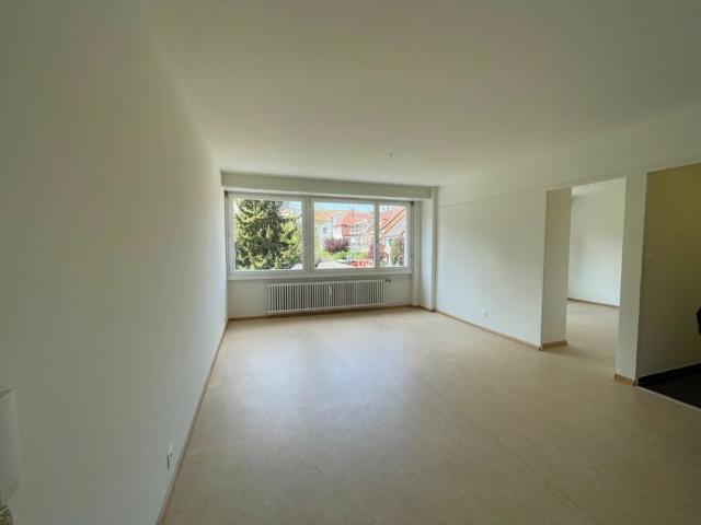 2 Zimmer, 42 m², 1. Stock
