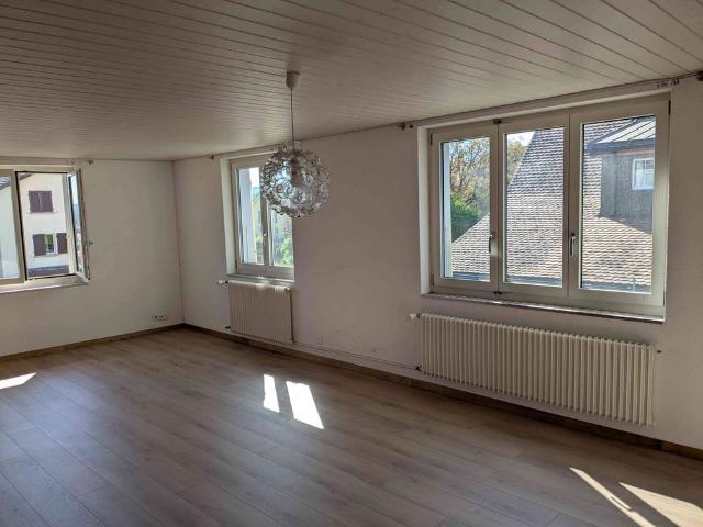 2 Zimmer, 45 m², 1. Stock