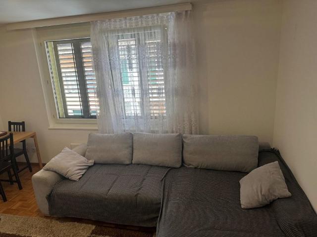 2 Zimmer, 45 m², 1. Stock