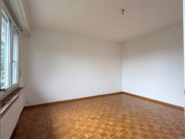 2 Zimmer, 46 m², 1. Stock