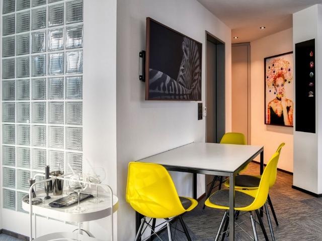 2 Zimmer, 46 m², 1. Stock