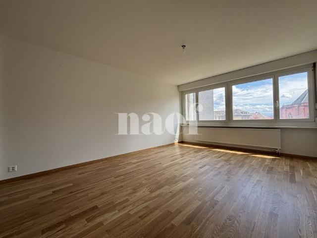 2 Zimmer, 48 m², 1. Stock