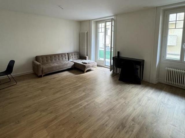 2 Zimmer, 48 m², 1. Stock