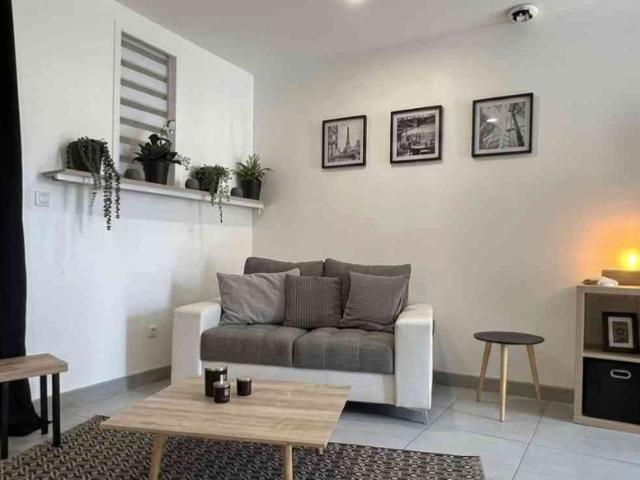 2 Zimmer, 48 m², 2. Stock