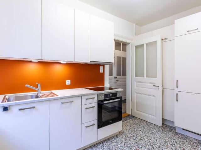 2 Zimmer, 49 m², 1. Stock