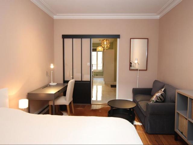 2 Zimmer, 49 m², 1. Stock