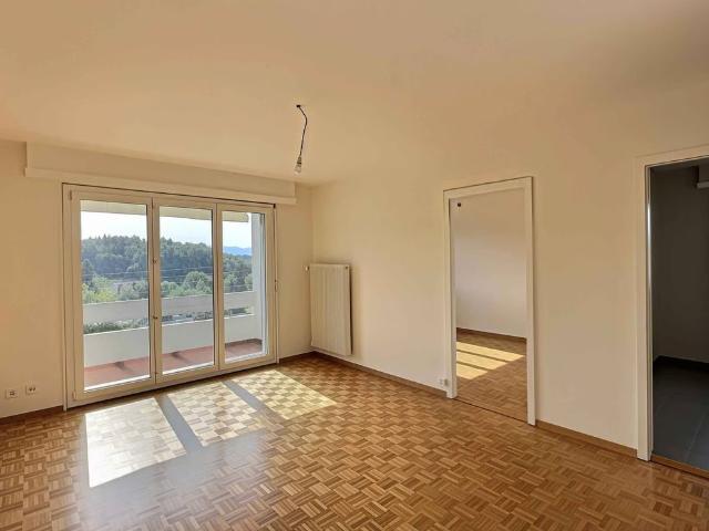 2 Zimmer, 49 m², 2. Stock