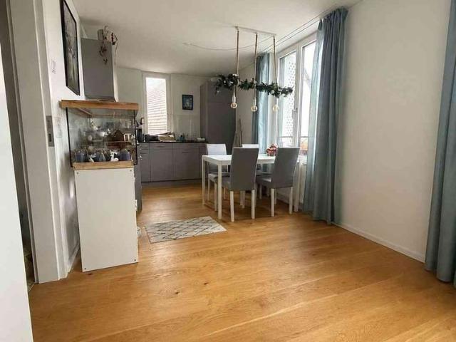 2 Zimmer, 50 m², 1. Stock