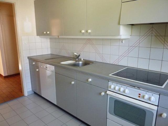 2 Zimmer, 54 m², 2. Stock