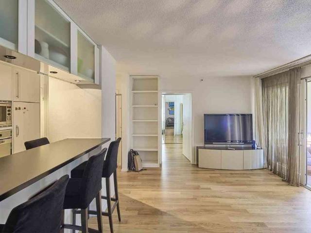 2 Zimmer, 58 m², 1. Stock