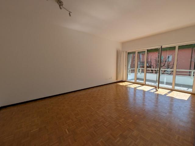 2 Zimmer, 60 m², 2. Stock