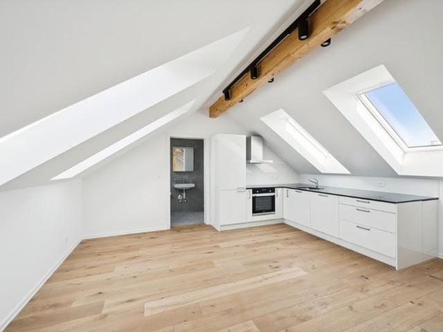 2 Zimmer, 77 m², 5. Stock