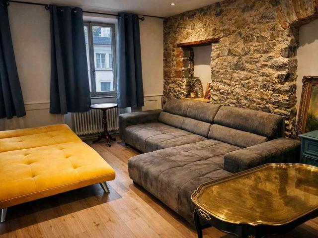 2 Zimmer, 80 m², 1. Stock