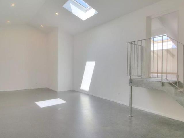 2 Zimmer, 80 m², 2. Stock