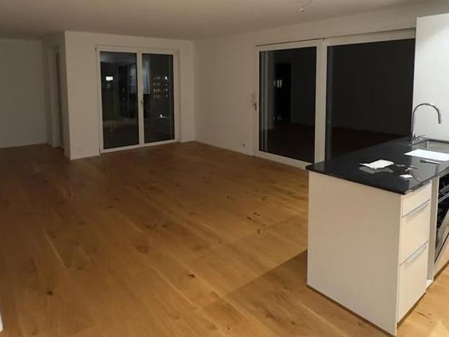 2 Zimmer, 84 m², 1. Stock