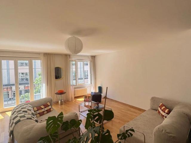 2 Zimmer, 93 m², 2. Stock