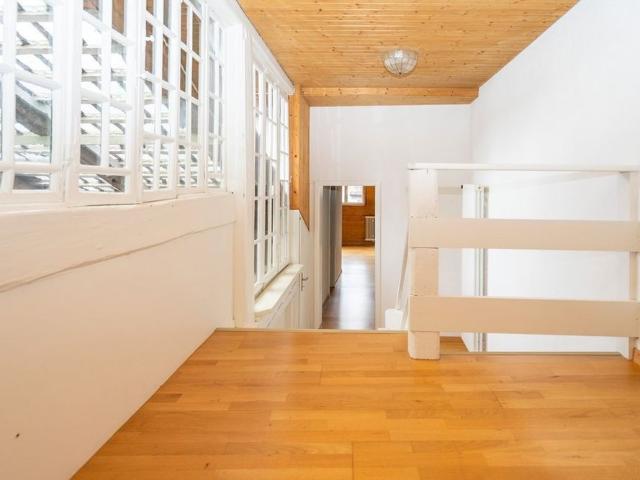 2 Zimmer, 95 m², 4. Stock