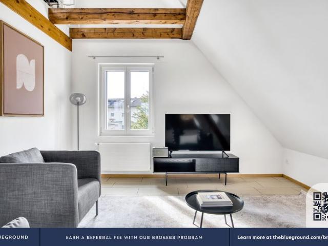 2 Zimmer, 103 m², 2. Stock