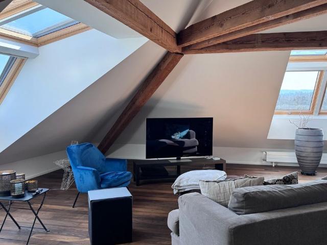 2 Zimmer, 120 m², 4. Stock