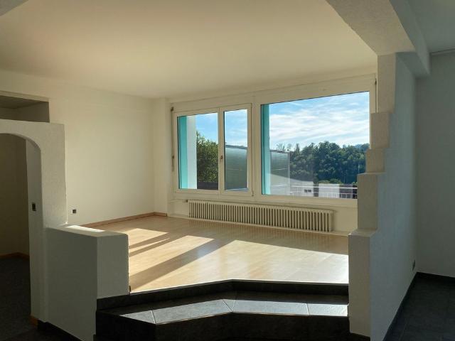 2 Zimmer, 187 m², 1. Stock