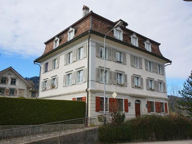 2½ Zimmer und 1½ Zimmer Maisonette Wohnung mit zwei Einzelgaragen und zwei Parkplätzen