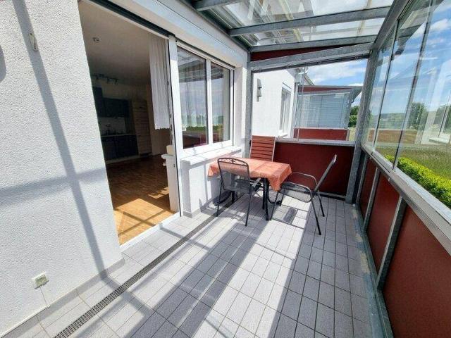 2 Zimmer Wohnung mit verglaster Loggia & Tiefgaragenplatz am Stadtrand