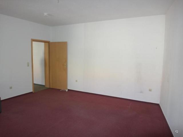 2 Zimmer Wohnung mit XXL Balkon, sep. Küche, Laminatboden & Badewanne