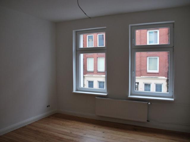2 Zimmer Wohnung mit Balkon in der Bahnhofstr. 24 in Kiel zu vermieten! Otto Stöben GmbH