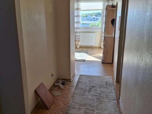 2 Zimmer Wohnung mit Balkon in KL Ost