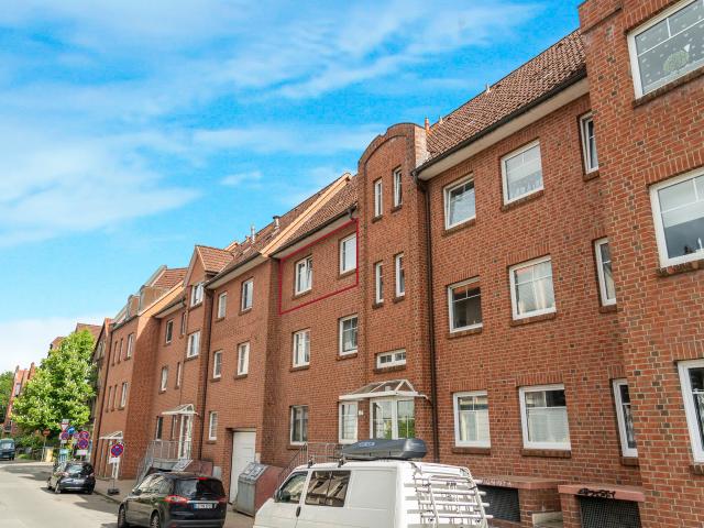2 Zimmer Wohnung mit Balkon & Tiefgaragenstellplatz in zentraler Lage