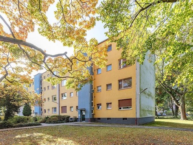 2 Zimmer Wohnung mit großer Loggia am Rathaus Reinickendorf